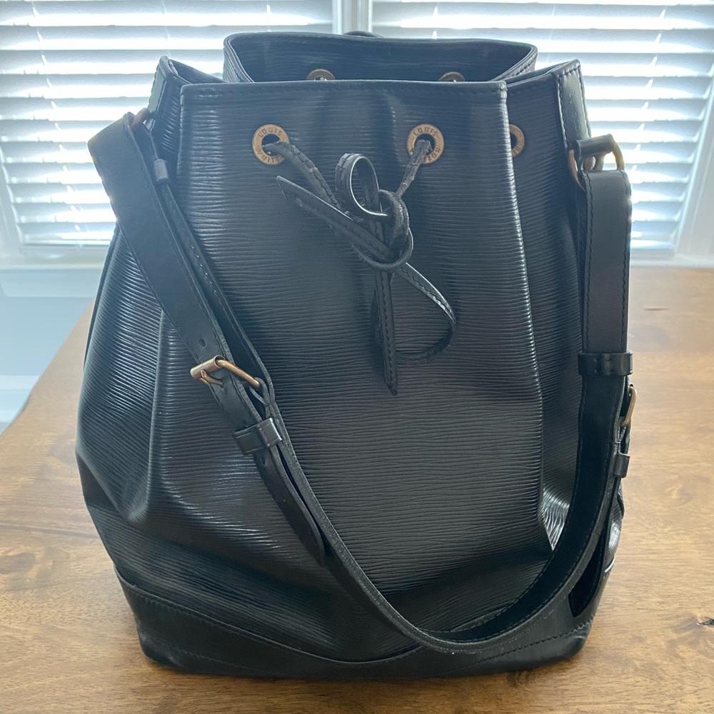 Louis Vuitton Epi Noé Authentic